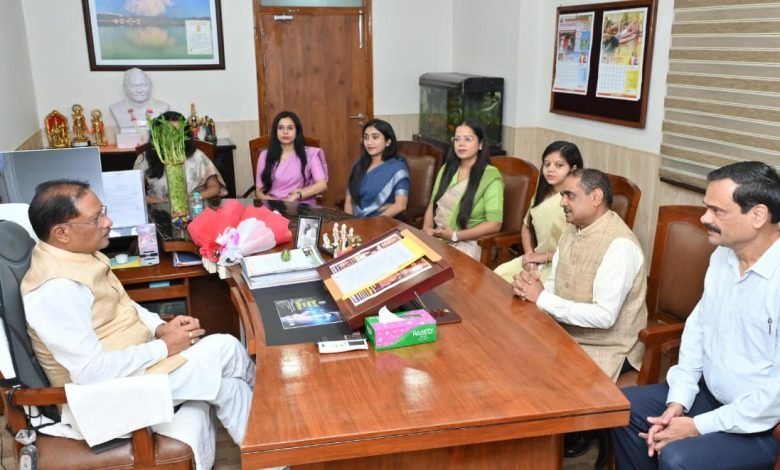 मुख्यमंत्री ने प्रशिक्षु राज्य प्रशासनिक सेवा अधिकारियों से की मुलाकात